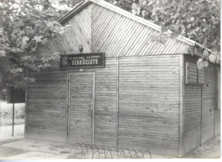 kenyerbolt-a-hosok-tere-sarkaban-1970-es-evekbol